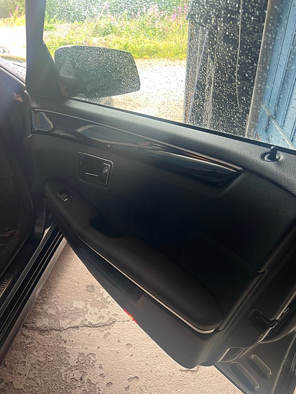 Mercedes-Benz E220 12 of 18