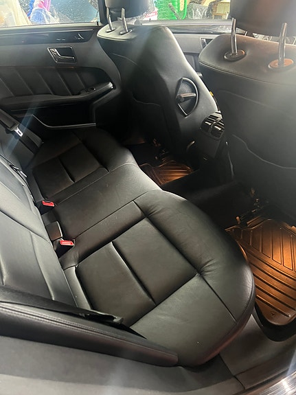 Mercedes-Benz E220 15 of 18