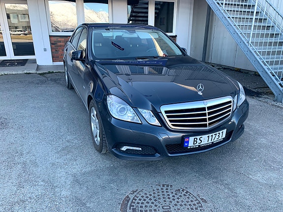 Mercedes-Benz E220 2 of 18