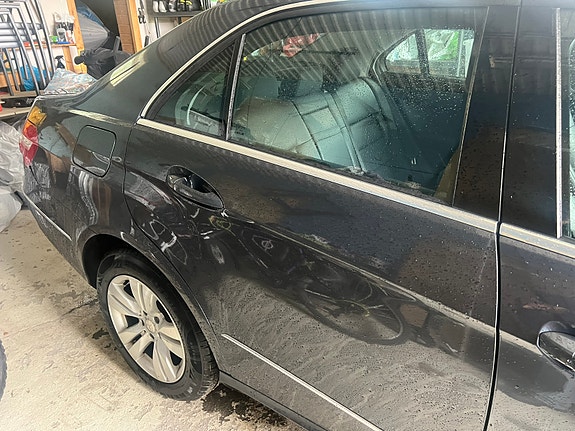 Mercedes-Benz E220 3 of 18