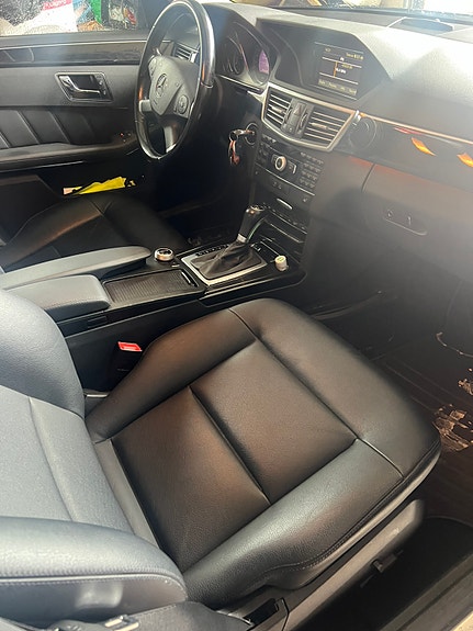 Mercedes-Benz E220 13 of 18