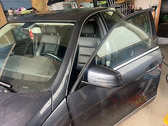 Mercedes-Benz E220 9 of 18