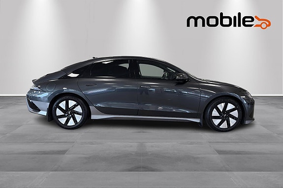 Hyundai Ioniq 6 2 of 5
