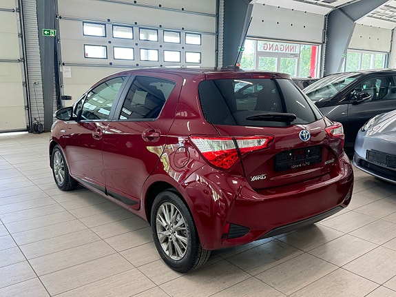 Toyota Yaris 7 of 28