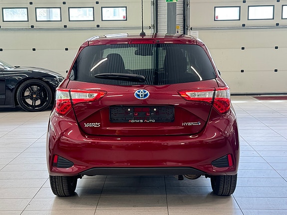 Toyota Yaris 8 of 28