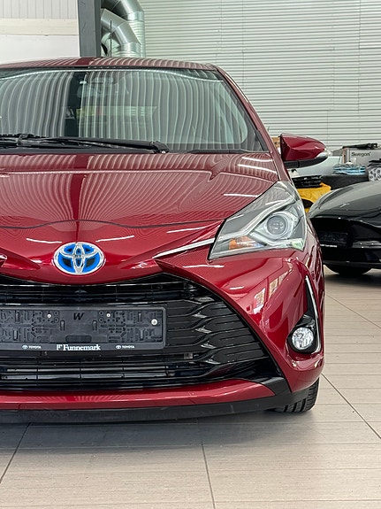 Toyota Yaris 4 of 28
