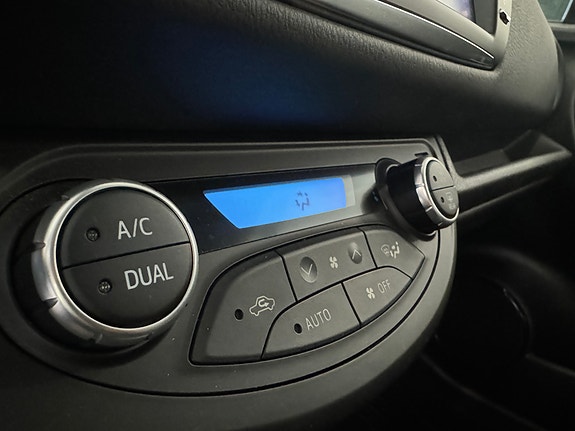 Toyota Yaris 21 of 28