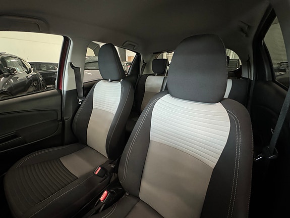 Toyota Yaris 14 of 28