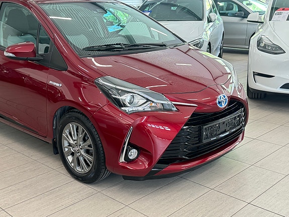 Toyota Yaris 2 of 28