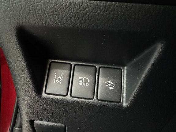Toyota Yaris 16 of 28