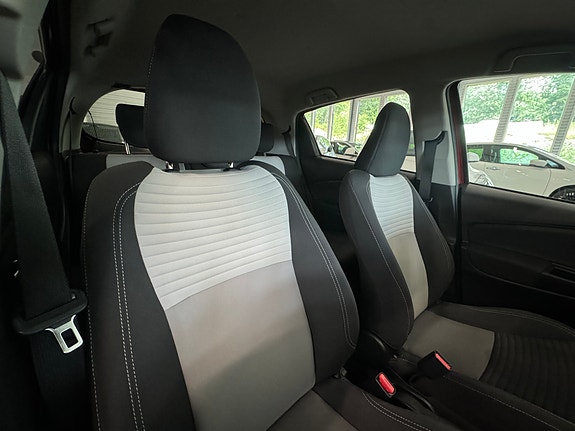 Toyota Yaris 11 of 28