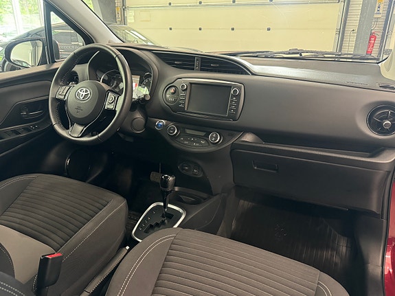 Toyota Yaris 12 of 28