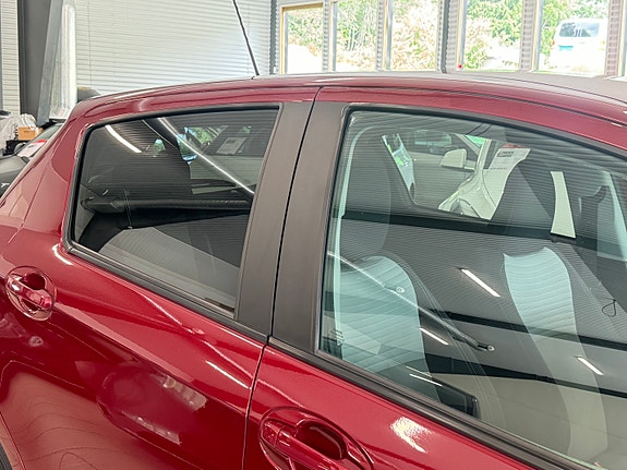 Toyota Yaris 10 of 28