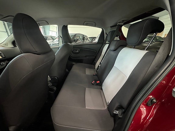Toyota Yaris 15 of 28