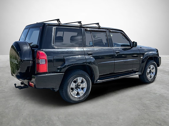 Nissan Patrol 4 of 5