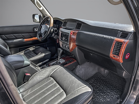 Nissan Patrol 11 of 23