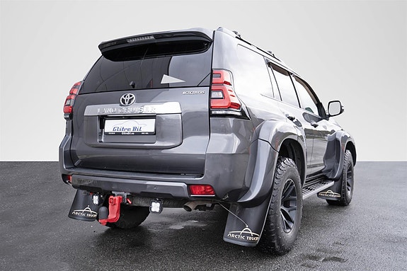 Toyota Land Cruiser 10 of 30