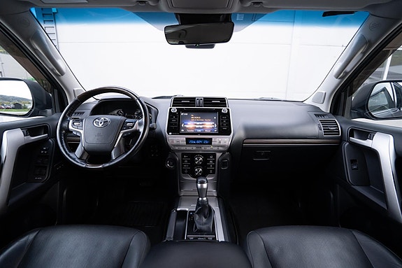 Toyota Land Cruiser 19 of 30