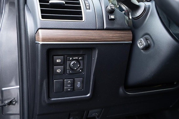 Toyota Land Cruiser 17 of 30