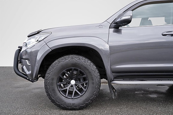Toyota Land Cruiser 3 of 30