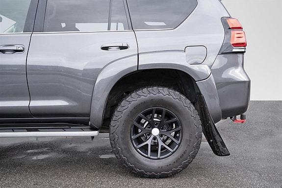 Toyota Land Cruiser 4 of 30
