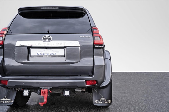 Toyota Land Cruiser 12 of 30
