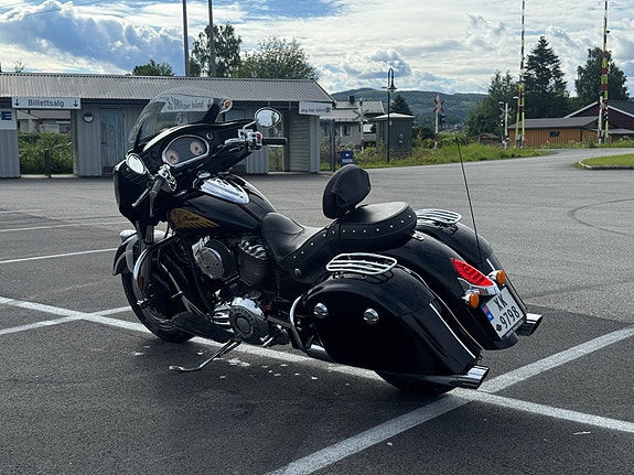 INDIAN Chieftain 4 of 5