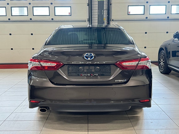 Toyota Camry 9 of 30