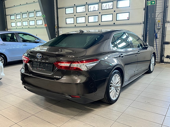 Toyota Camry 10 of 30