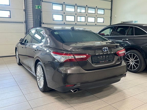 Toyota Camry 8 of 30