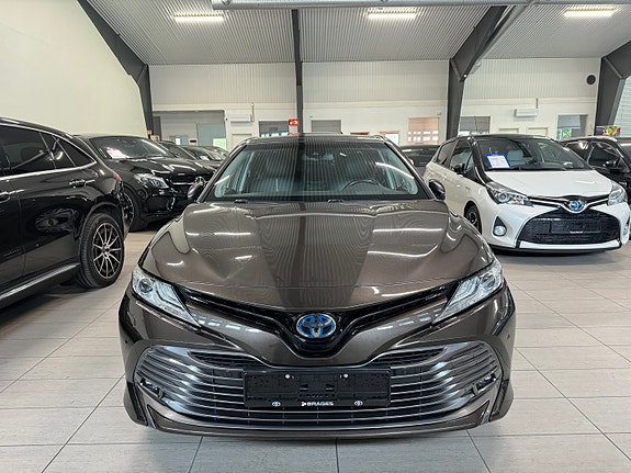 Toyota Camry 3 of 5