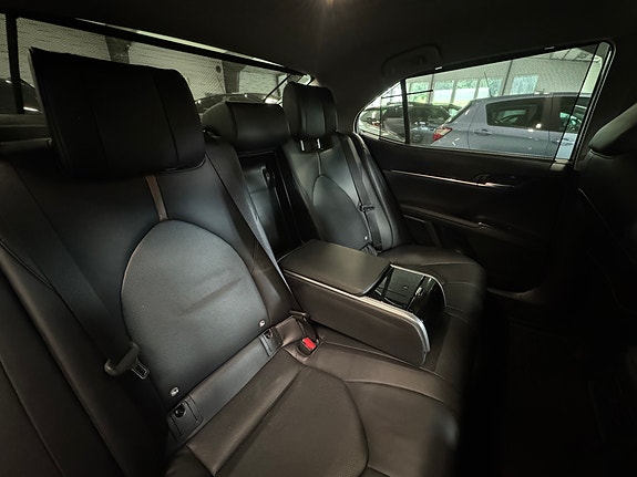 Toyota Camry 17 of 30