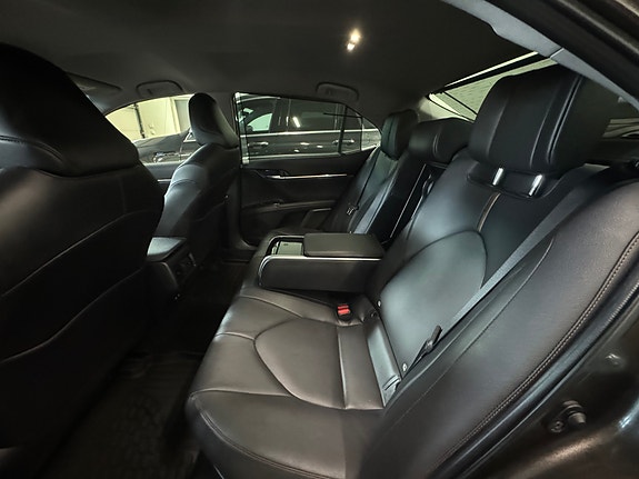 Toyota Camry 19 of 30
