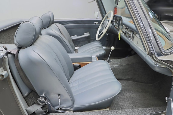 Mercedes-Benz SL 2 of 5