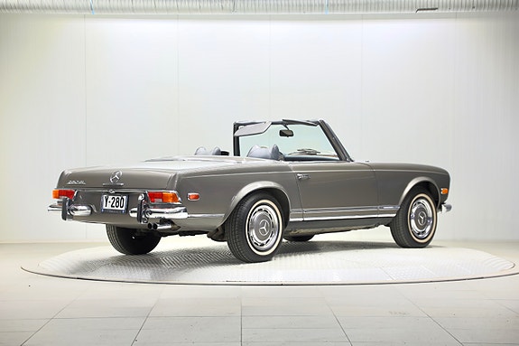 Mercedes-Benz SL 3 of 5