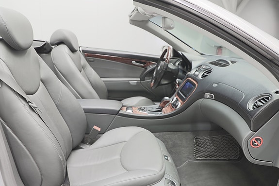 Mercedes-Benz SL500 2 of 5