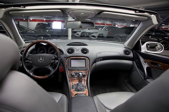 Mercedes-Benz SL500 9 of 17