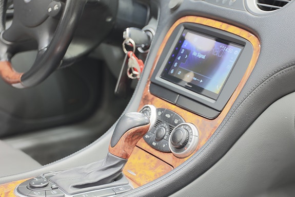 Mercedes-Benz SL500 13 of 17
