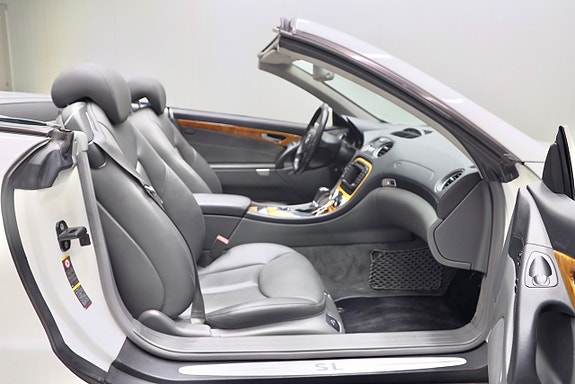 Mercedes-Benz SL500 2 of 5
