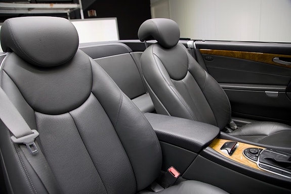Mercedes-Benz SL500 17 of 27