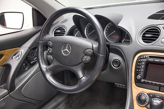 Mercedes-Benz SL500 21 of 27