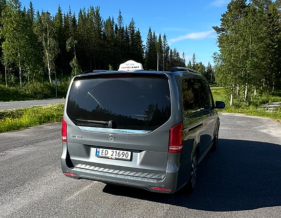Mercedes-Benz EQV300 3 of 5