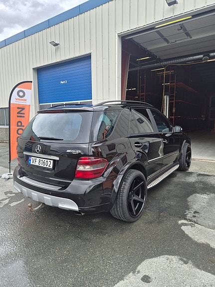 Mercedes-Benz ML320 5 of 5