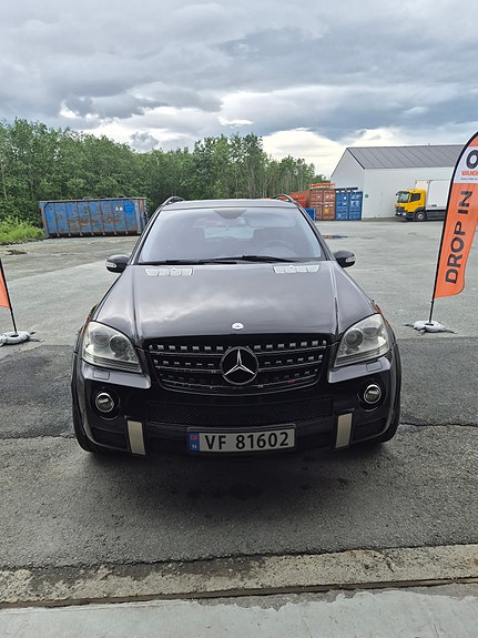 Mercedes-Benz ML320 3 of 5