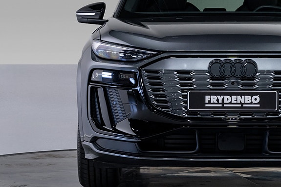 Audi Q6 e-tron 3 of 5