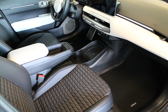 Kia EV4 8 of 28
