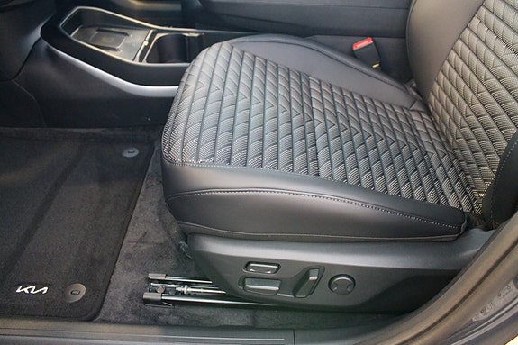 Kia EV4 13 of 28
