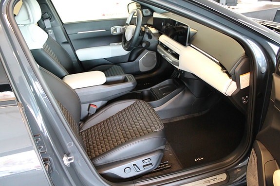 Kia EV4 7 of 28