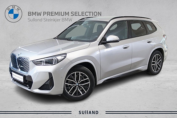 BMW iX1 2 of 5