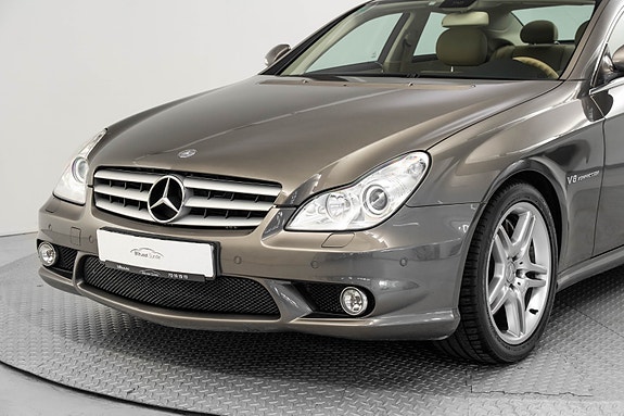 Mercedes-Benz CLS55 2 of 5